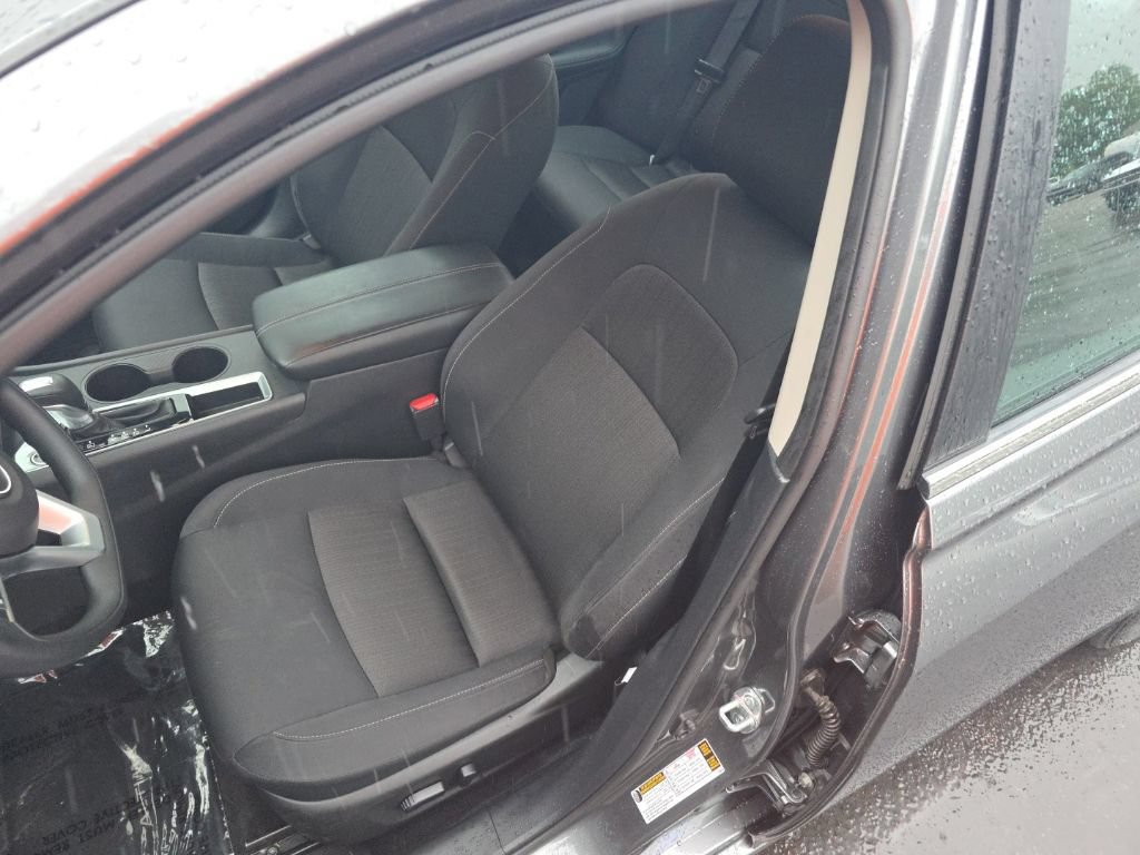 Used 2025 Nissan Altima 2.5 SV FWD image 10