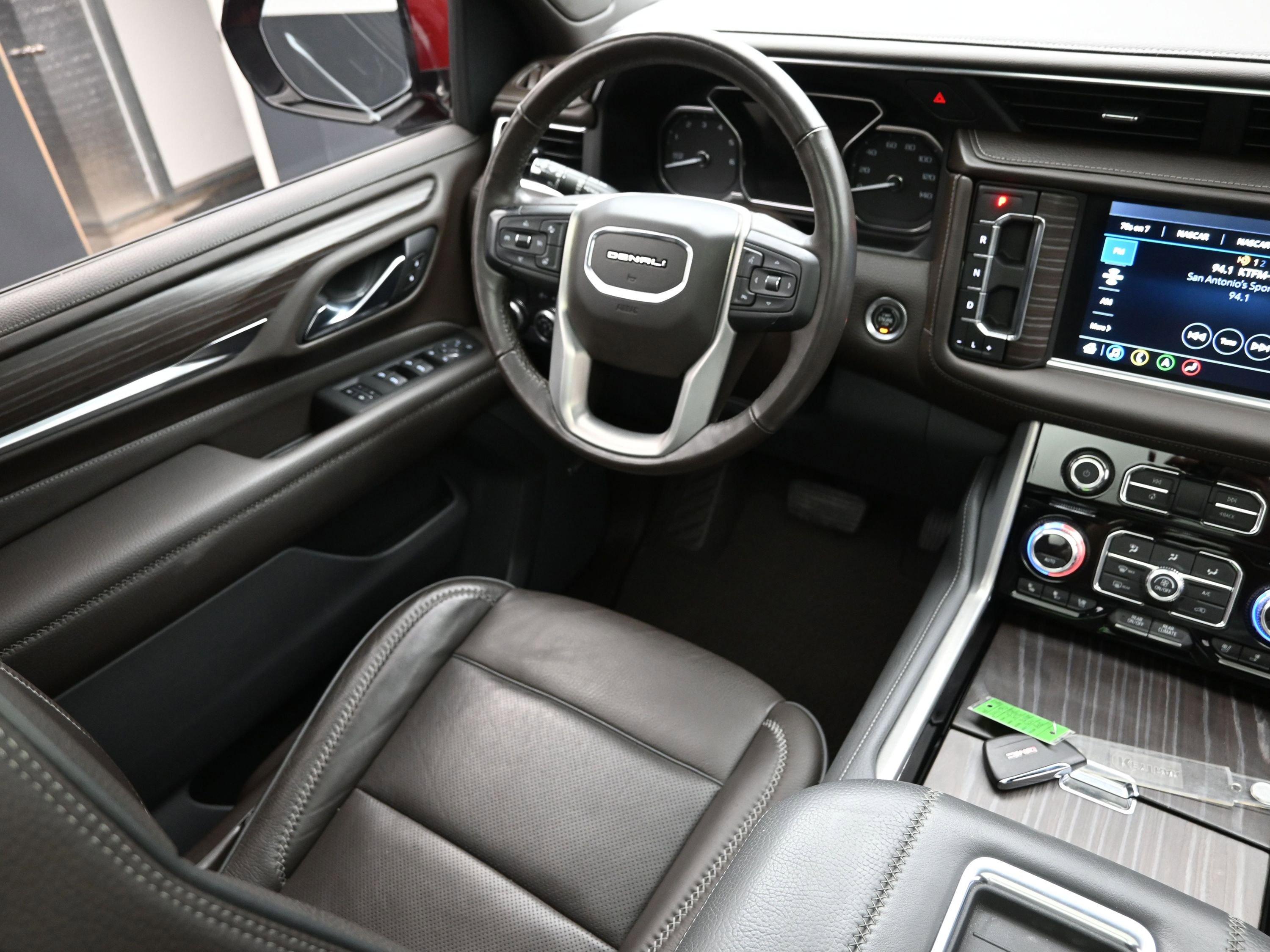 Used 2021 GMC Yukon Denali w/ Denali Ultimate Package image 24