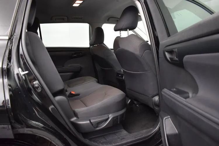 Used 2025 Toyota Highlander LE FWD image 18