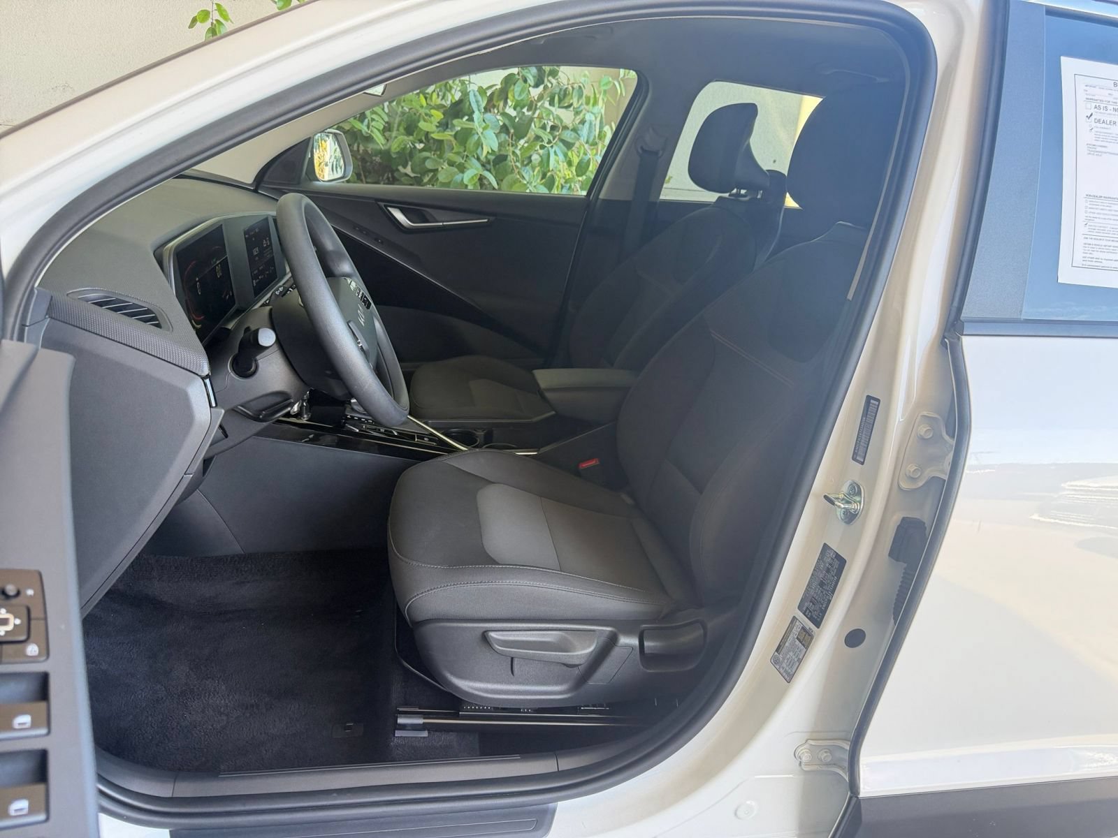Used 2026 Kia Niro LX FWD image 36
