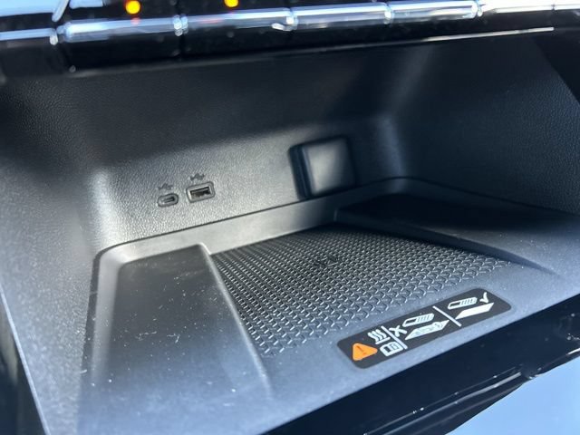 New 2026 Chevrolet Traverse LT w/ LPO, Floor Liner Package FWD image 46