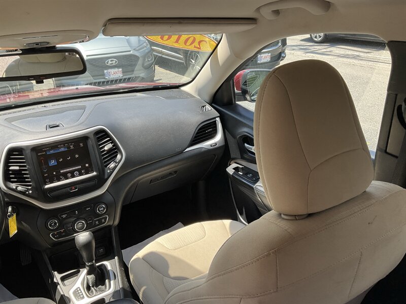Used 2016 Jeep Cherokee Latitude FWD image 20