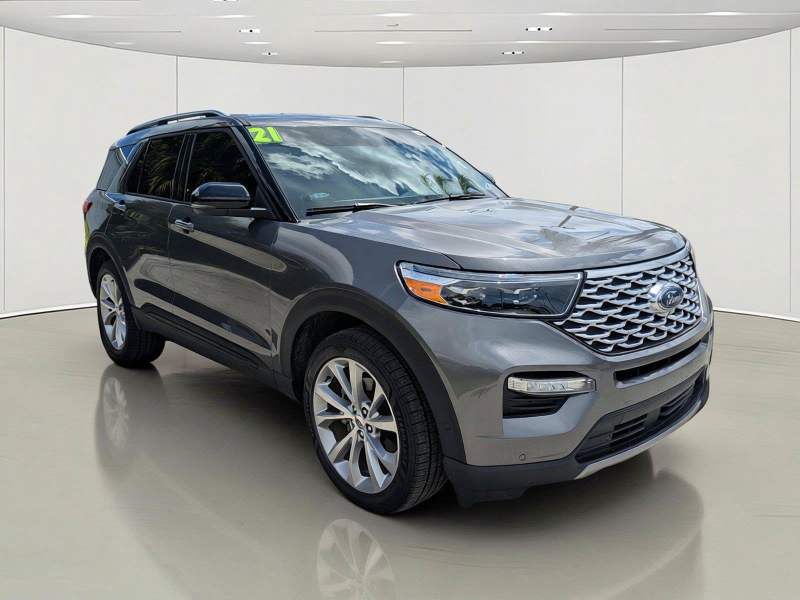 Certified 2021 Ford Explorer Platinum w/ Equipment Group 601A AWD/4WD image 3
