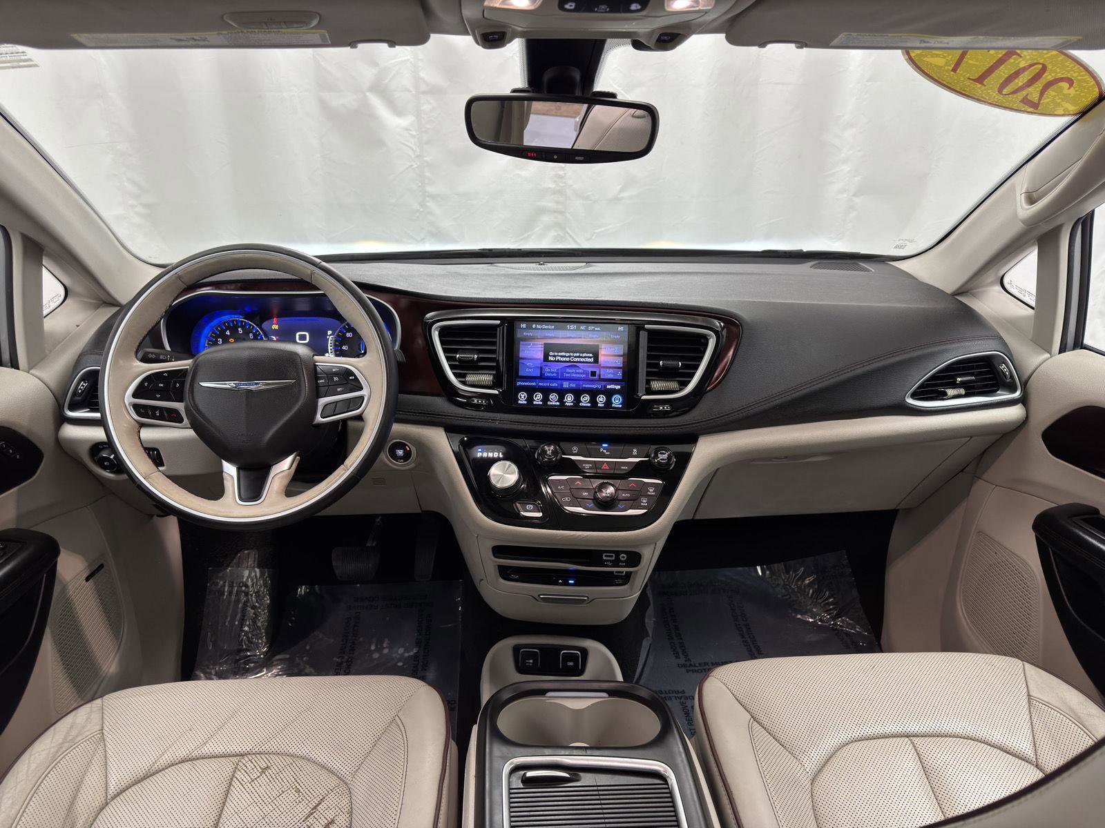 Used 2017 Chrysler Pacifica Limited image 30