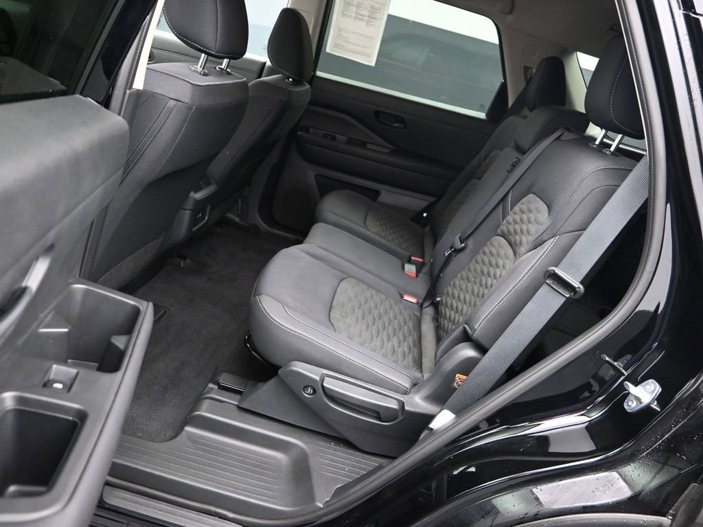 Used 2024 Nissan Pathfinder S image 14