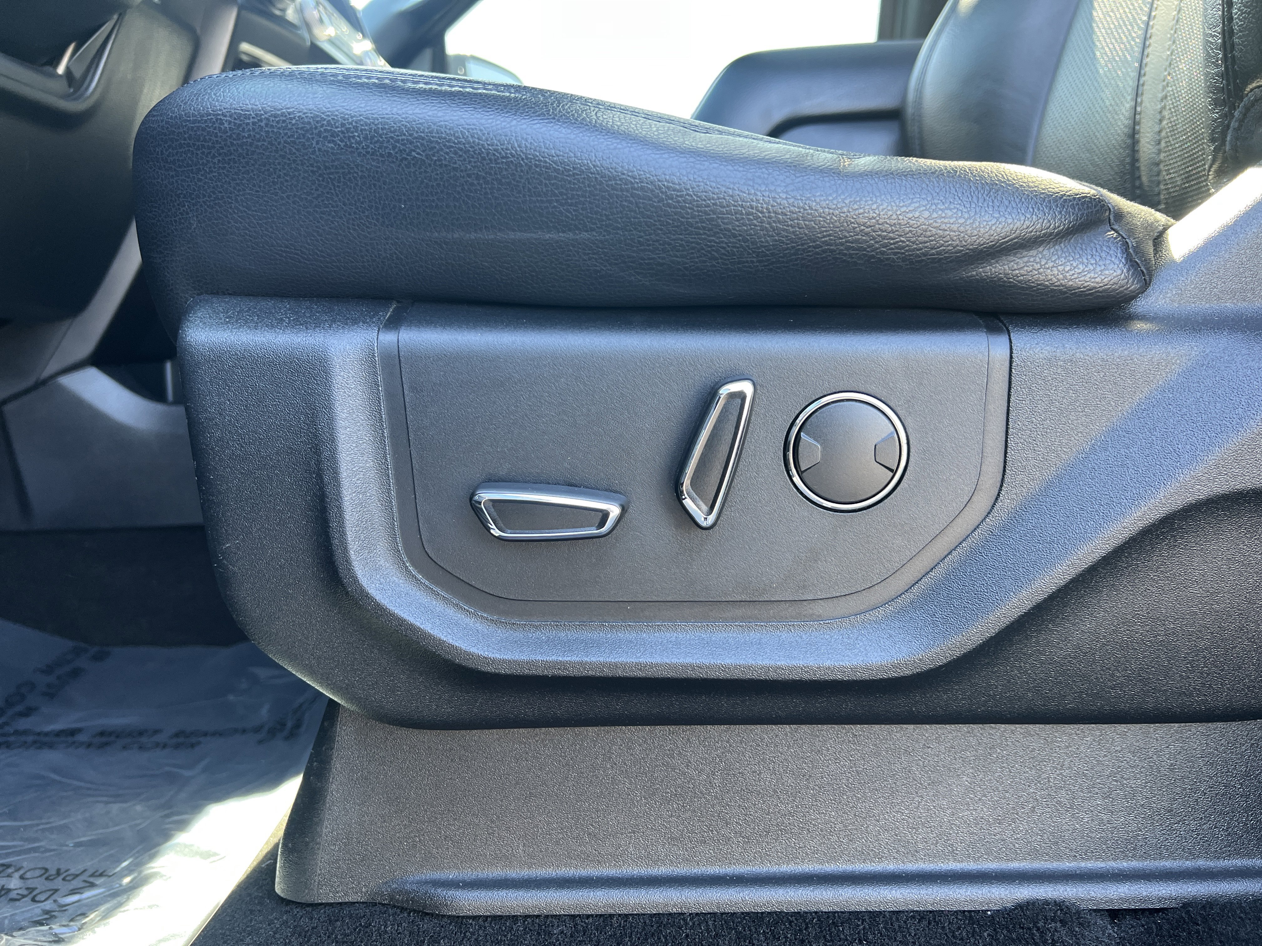 Used 2019 Ford Expedition Limited w/ Equipment Group 302A AWD/4WD image 10