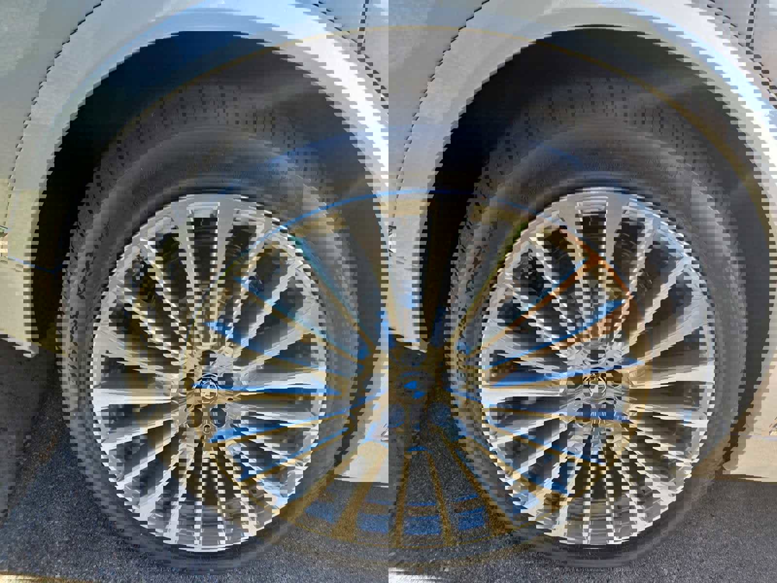 Used 2026 BMW X7 xDrive40i w/ Executive Package image 4