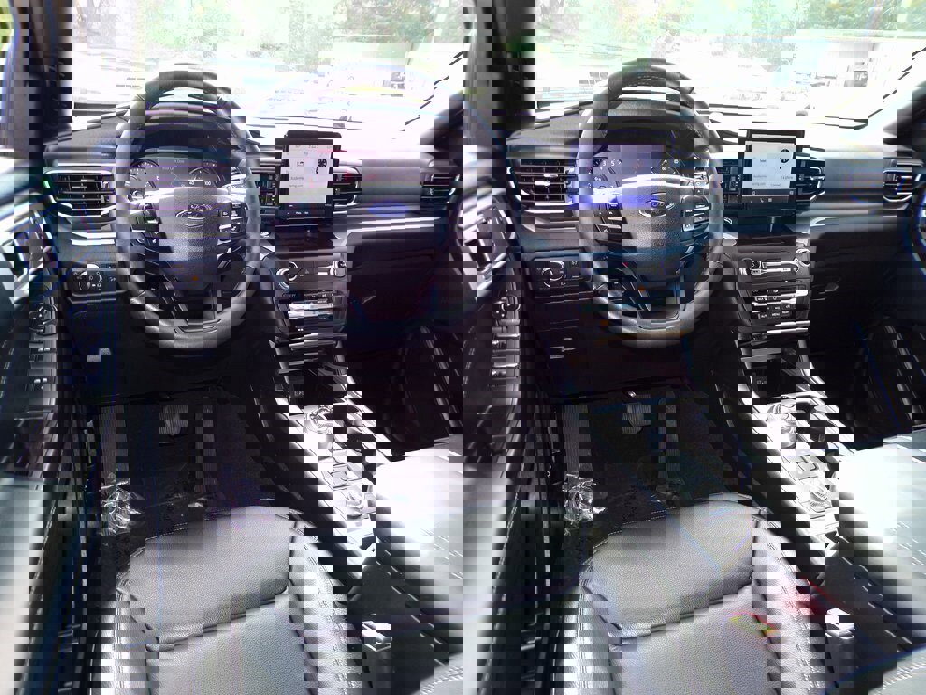 Used 2020 Ford Explorer XLT w/ Equipment Group 202A image 20