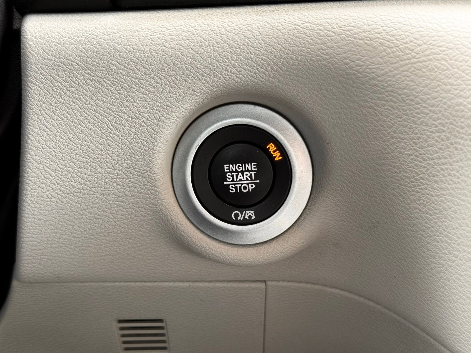 Used 2018 Chrysler Pacifica Touring Plus image 39