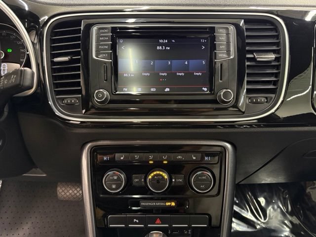 Used 2019 Volkswagen Beetle 2.0T SE w/ SE Premium Package FWD image 15