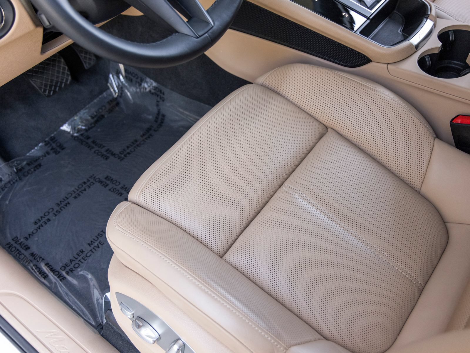 Certified 2026 Porsche Macan AWD/4WD image 32