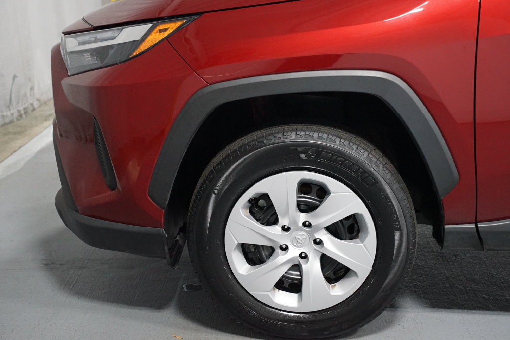 Certified 2025 Toyota RAV4 LE FWD image 5