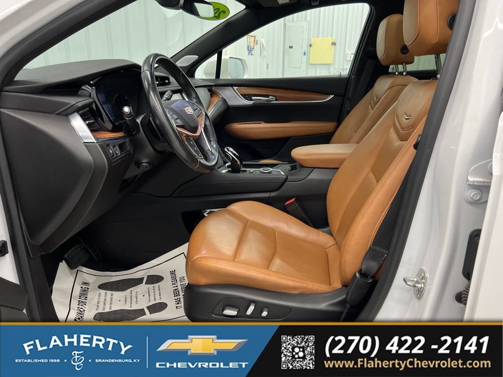 Used 2020 Cadillac XT5 Premium Luxury w/ LPO, Floor Liner Package AWD/4WD image 9