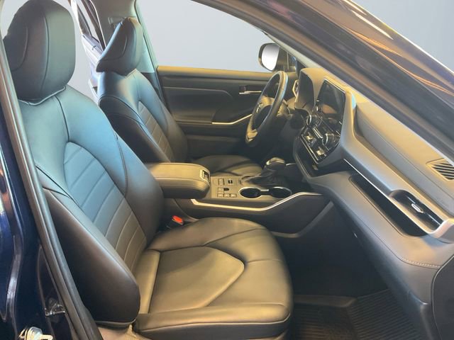 Used 2024 Toyota Highlander XLE AWD/4WD image 15