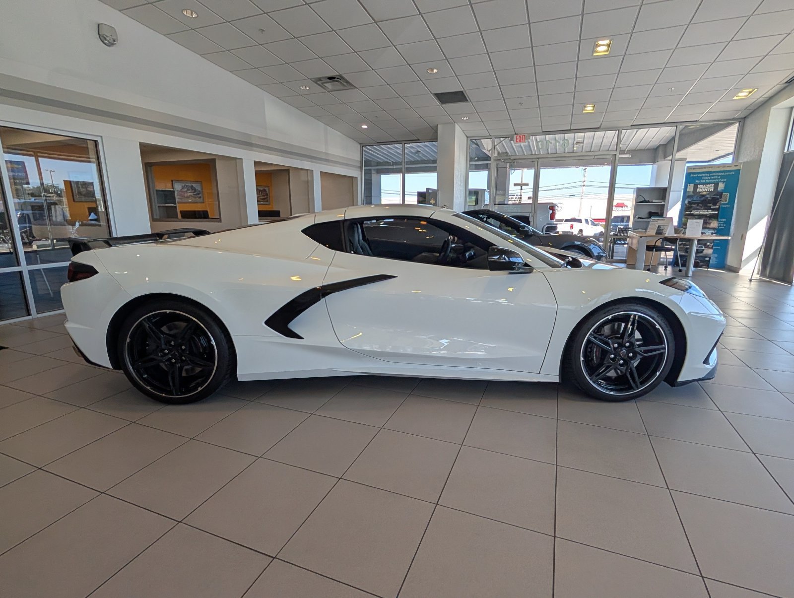 Used 2020 Chevrolet Corvette Stingray Preferred Cpe w/ 2LT Preferred Equipment Group RWD image 2