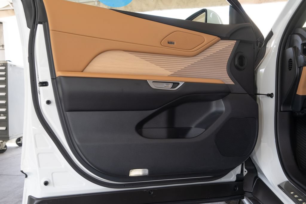 New 2026 Lexus ES 350e FWD image 30