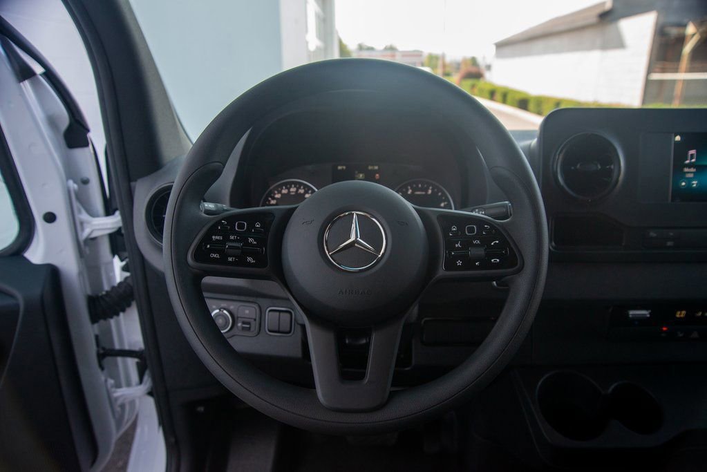 Used 2024 Mercedes-Benz Sprinter 2500 image 37