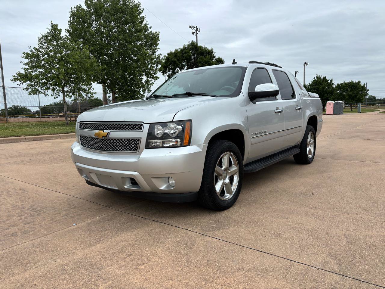 Used 2012 Chevrolet Avalanche LTZ AWD/4WD image 3