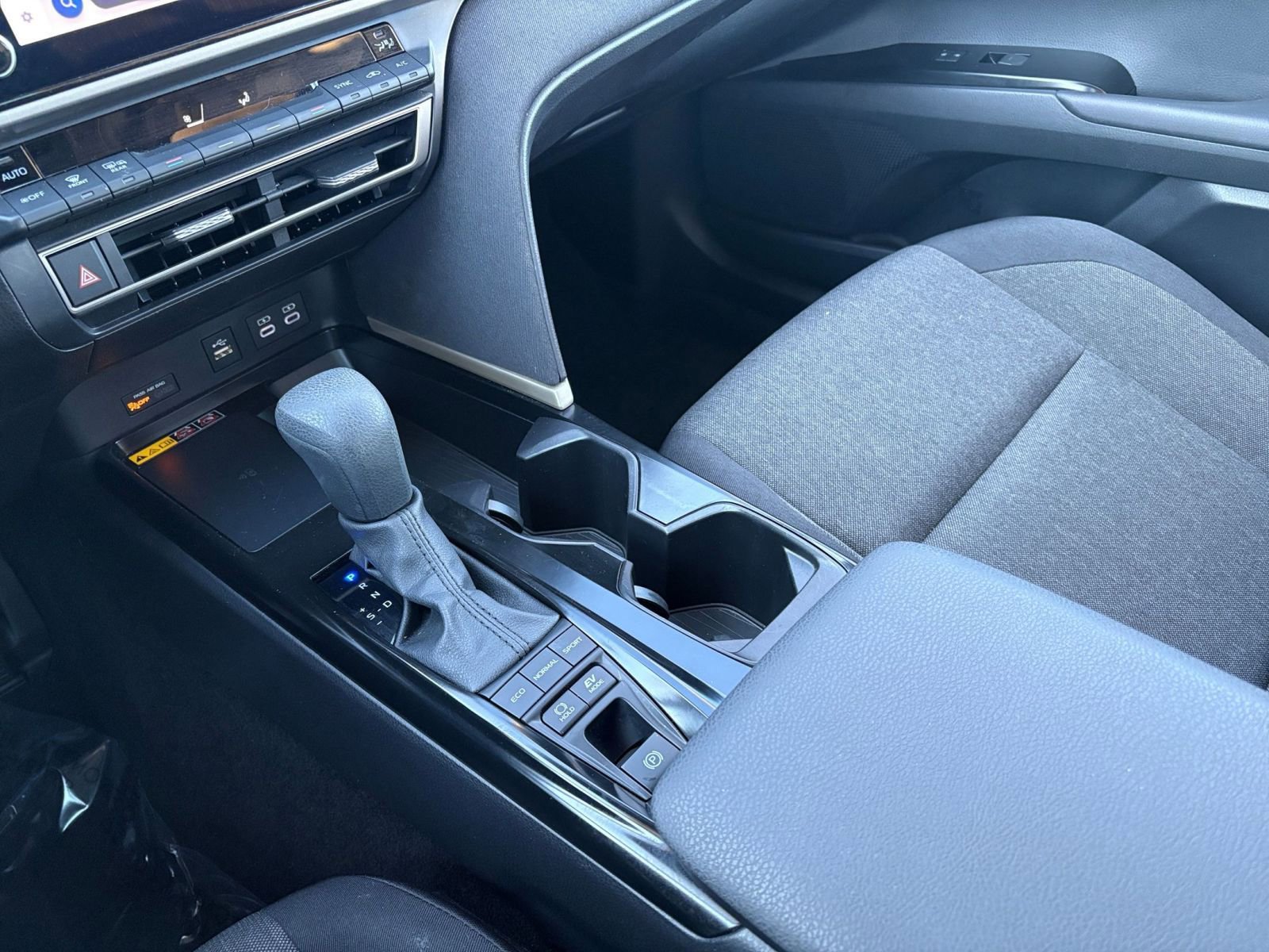 Used 2025 Toyota Camry LE image 40