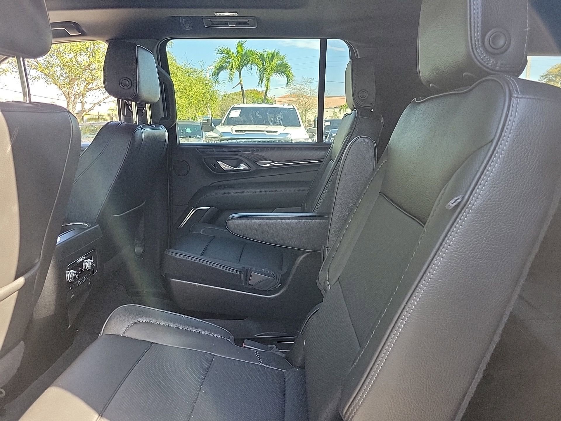 Used 2023 GMC Yukon XL Denali image 23