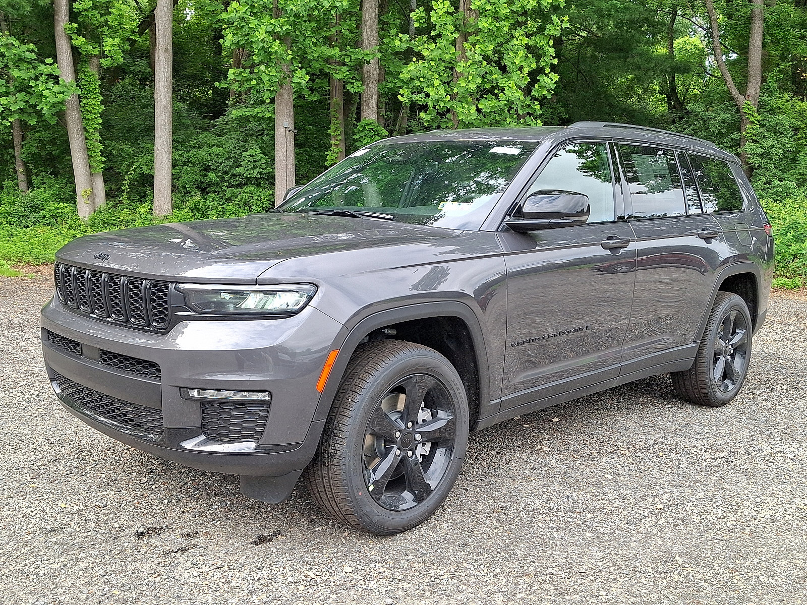 New 2025 Jeep Grand Cherokee L Limited w/ Black Appearance Package image 2