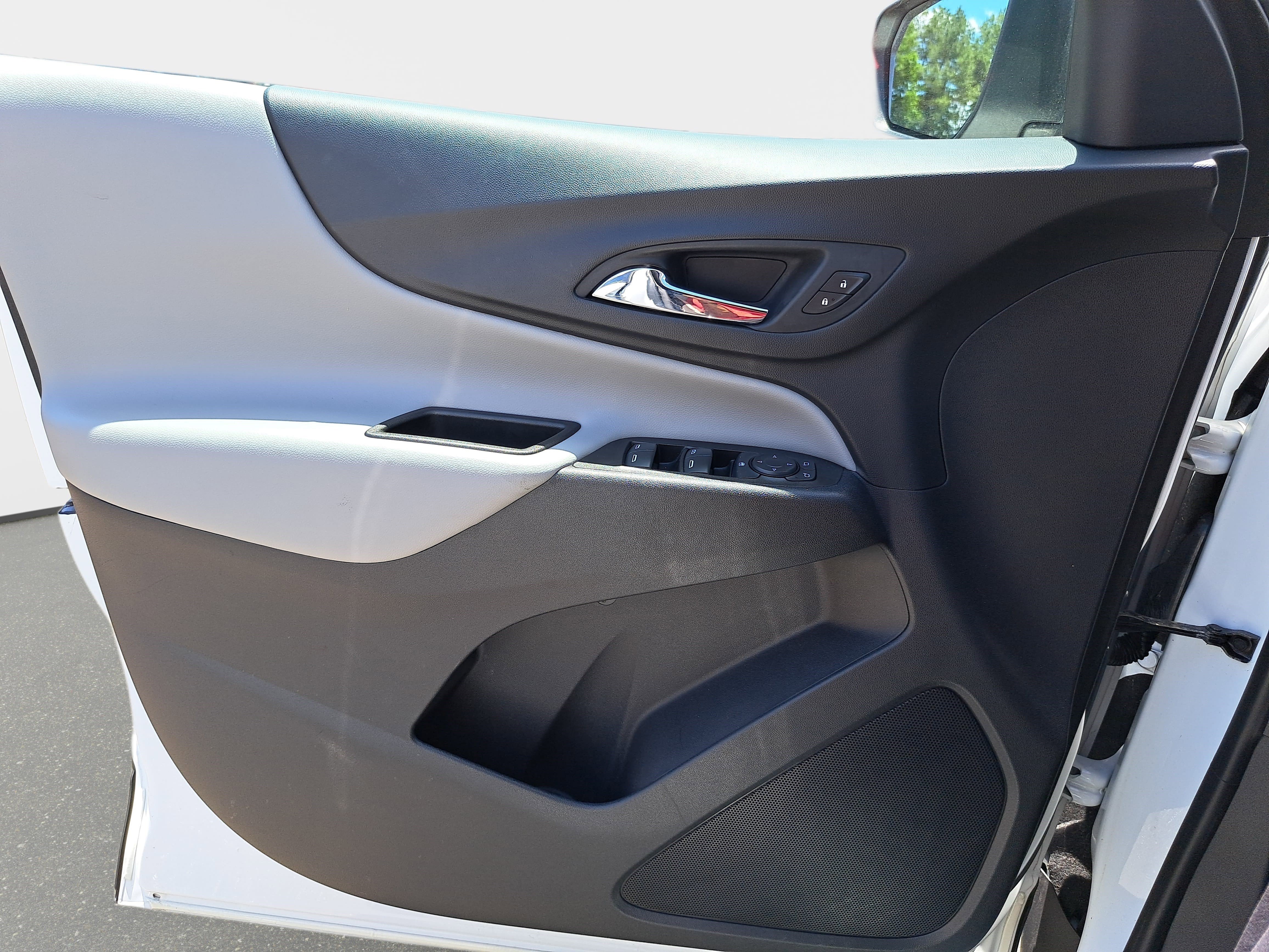 Used 2022 Chevrolet Equinox LS w/ LS Convenience Package FWD image 24