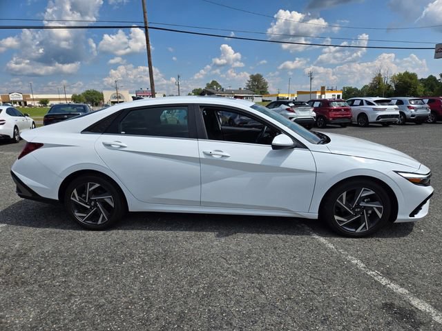Used 2025 Hyundai Elantra SEL FWD image 9