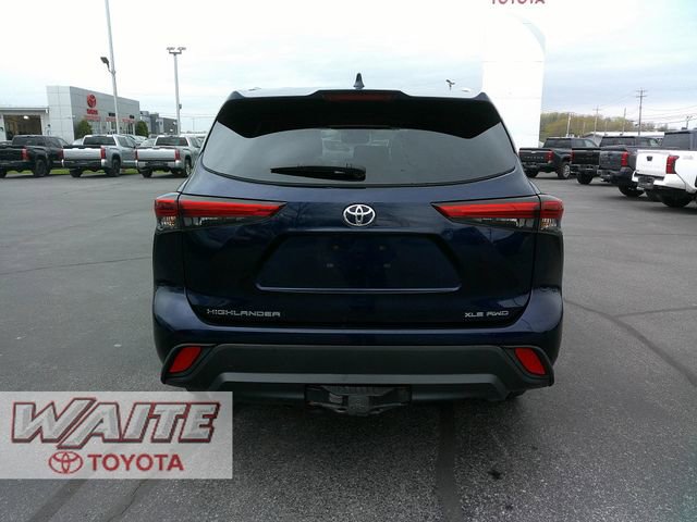 Used 2022 Toyota Highlander XLE AWD/4WD image 3