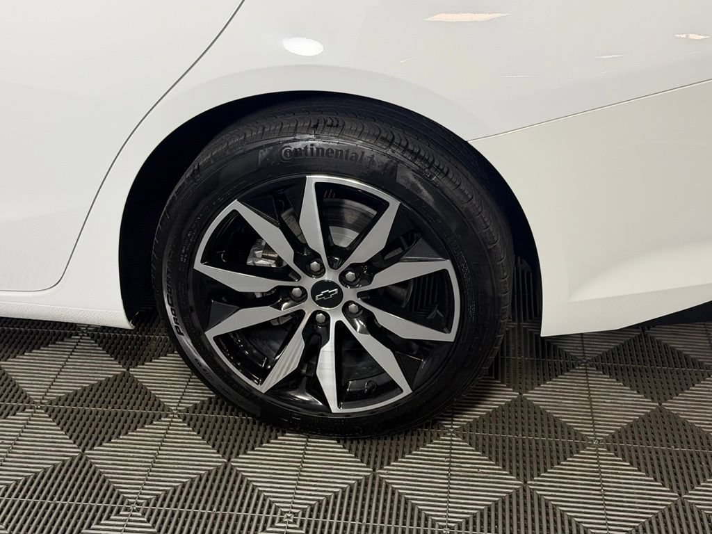 Used 2025 Chevrolet Malibu RS FWD image 11