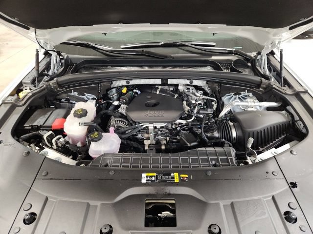 Used 2026 Jeep Grand Cherokee Limited w/ Luxury Tech Group II AWD/4WD image 9