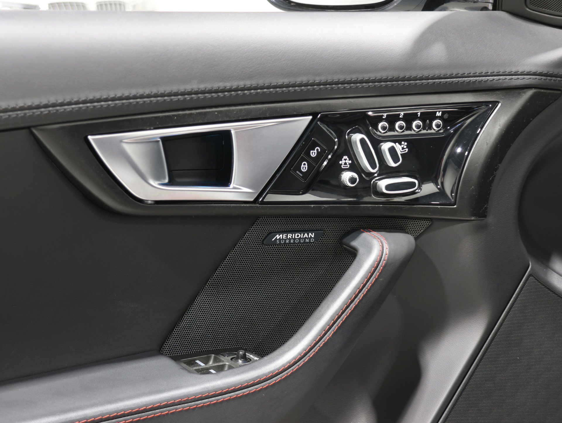 Used 2014 Jaguar F-TYPE S image 79