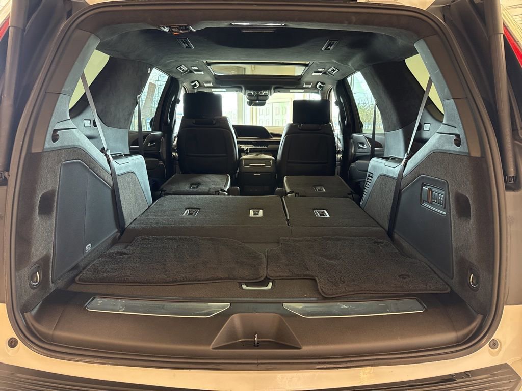 Certified 2023 Cadillac Escalade Sport Platinum w/ LPO, ONYX Package AWD/4WD image 18