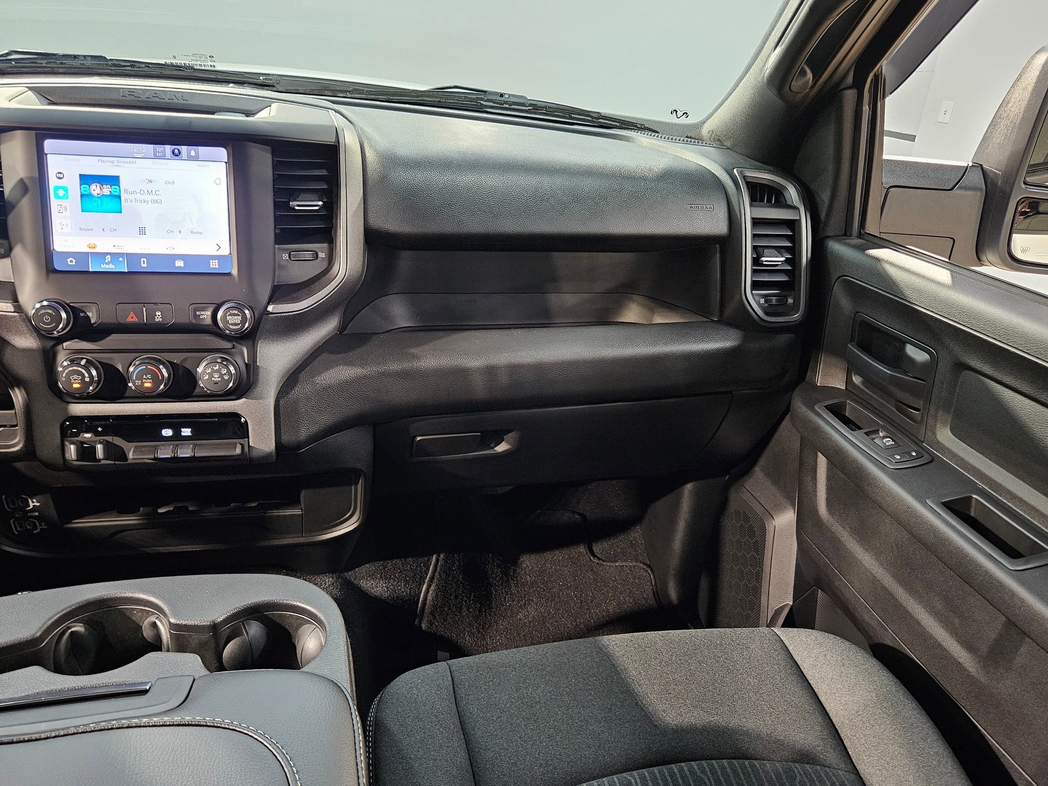 Used 2024 RAM 2500 Tradesman w/ Chrome Appearance Group image 11