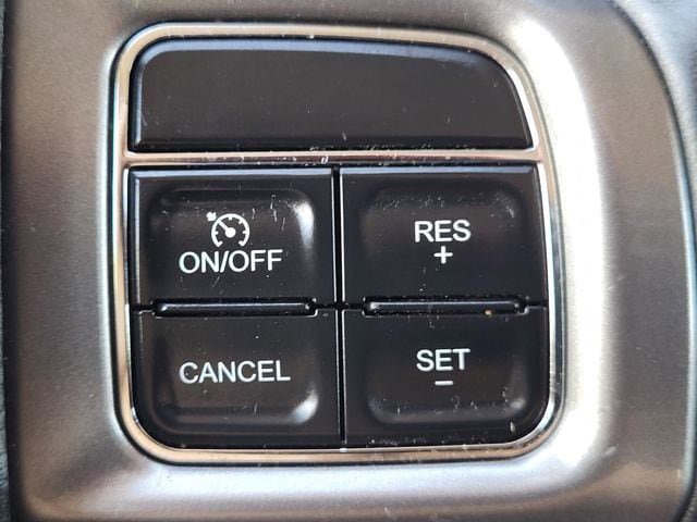 Used 2018 Dodge Journey Crossroad FWD image 12