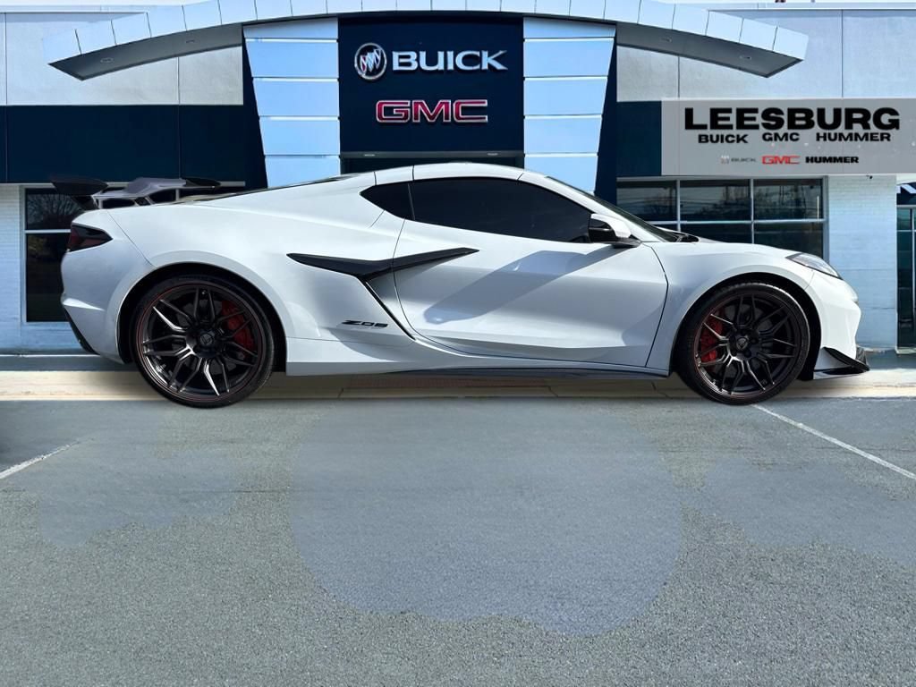 Used 2023 Chevrolet Corvette Z06 w/ Z07 Performance Package RWD image 8