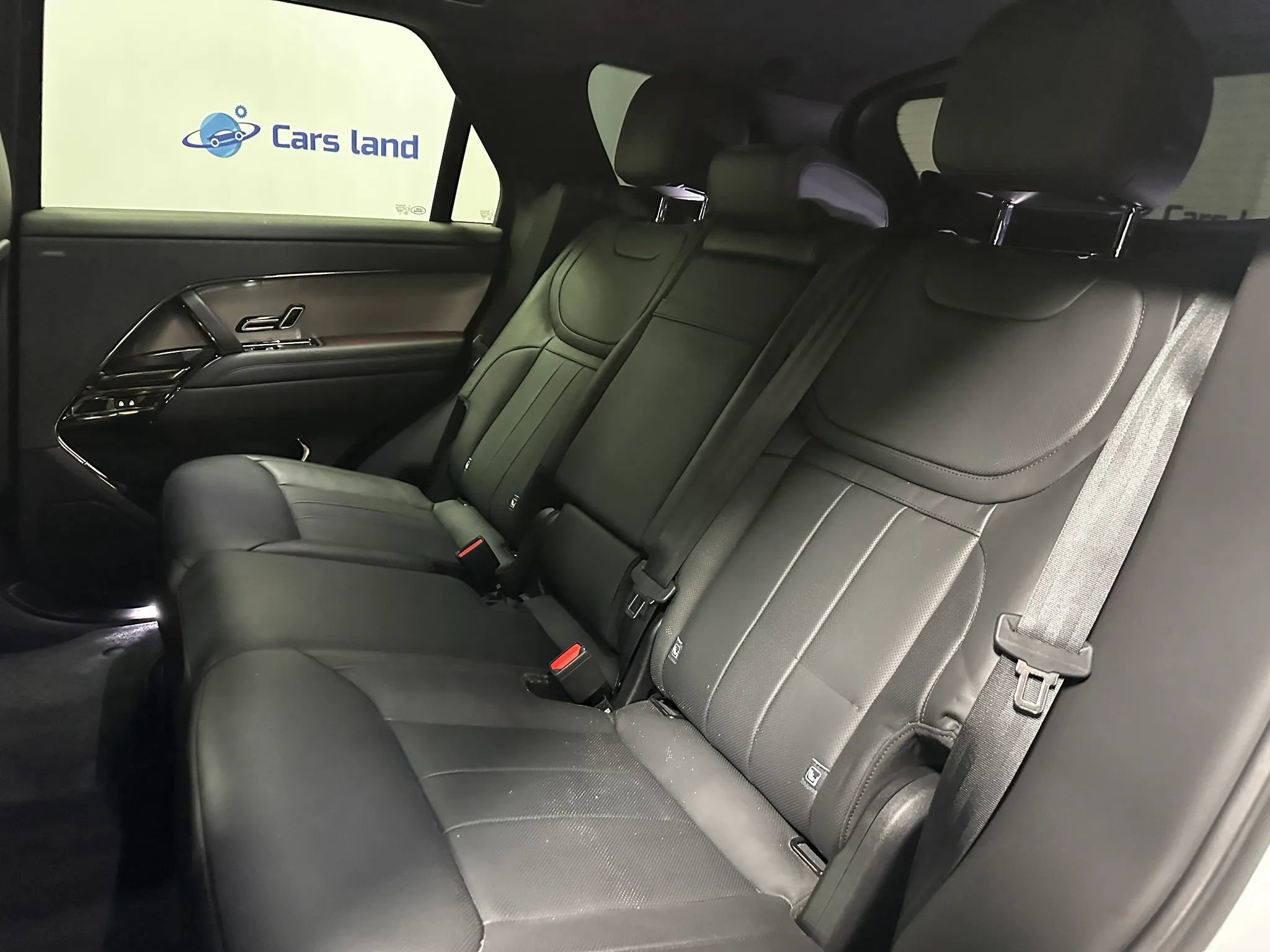 Used 2024 Land Rover Range Rover Sport SE image 16