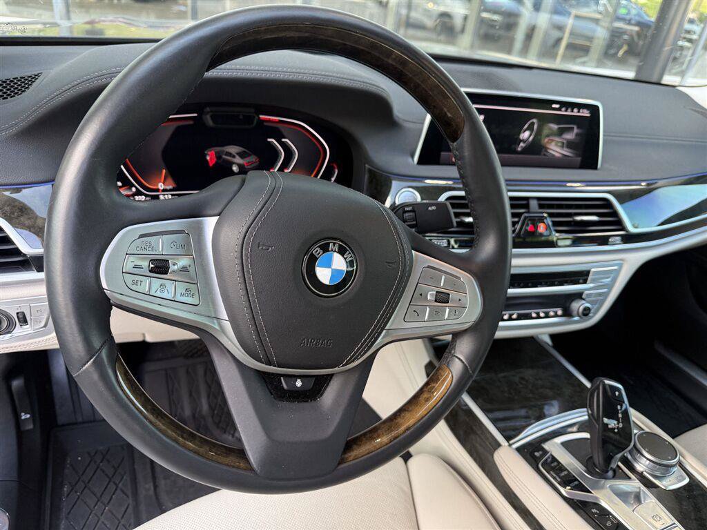 Used 2021 BMW 740i xDrive w/ Premium Package AWD/4WD image 17