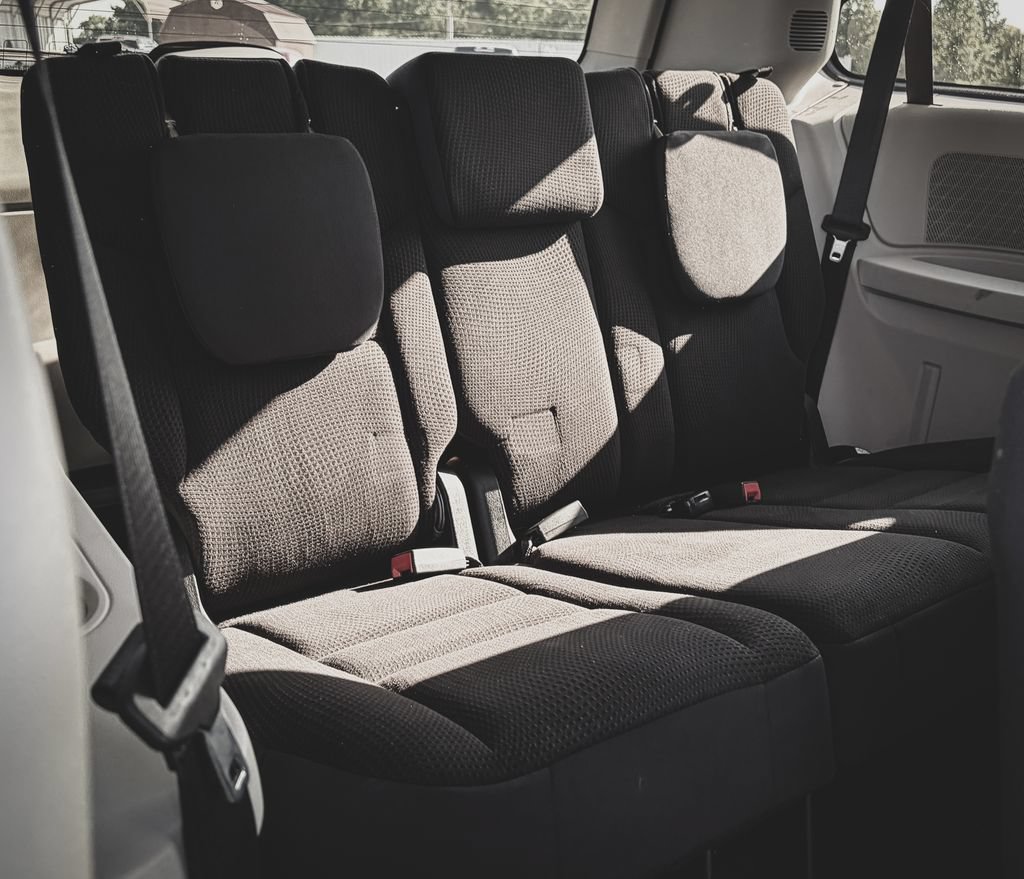 Used 2018 Dodge Grand Caravan SE w/ UConnect Hands-Free Group FWD image 29