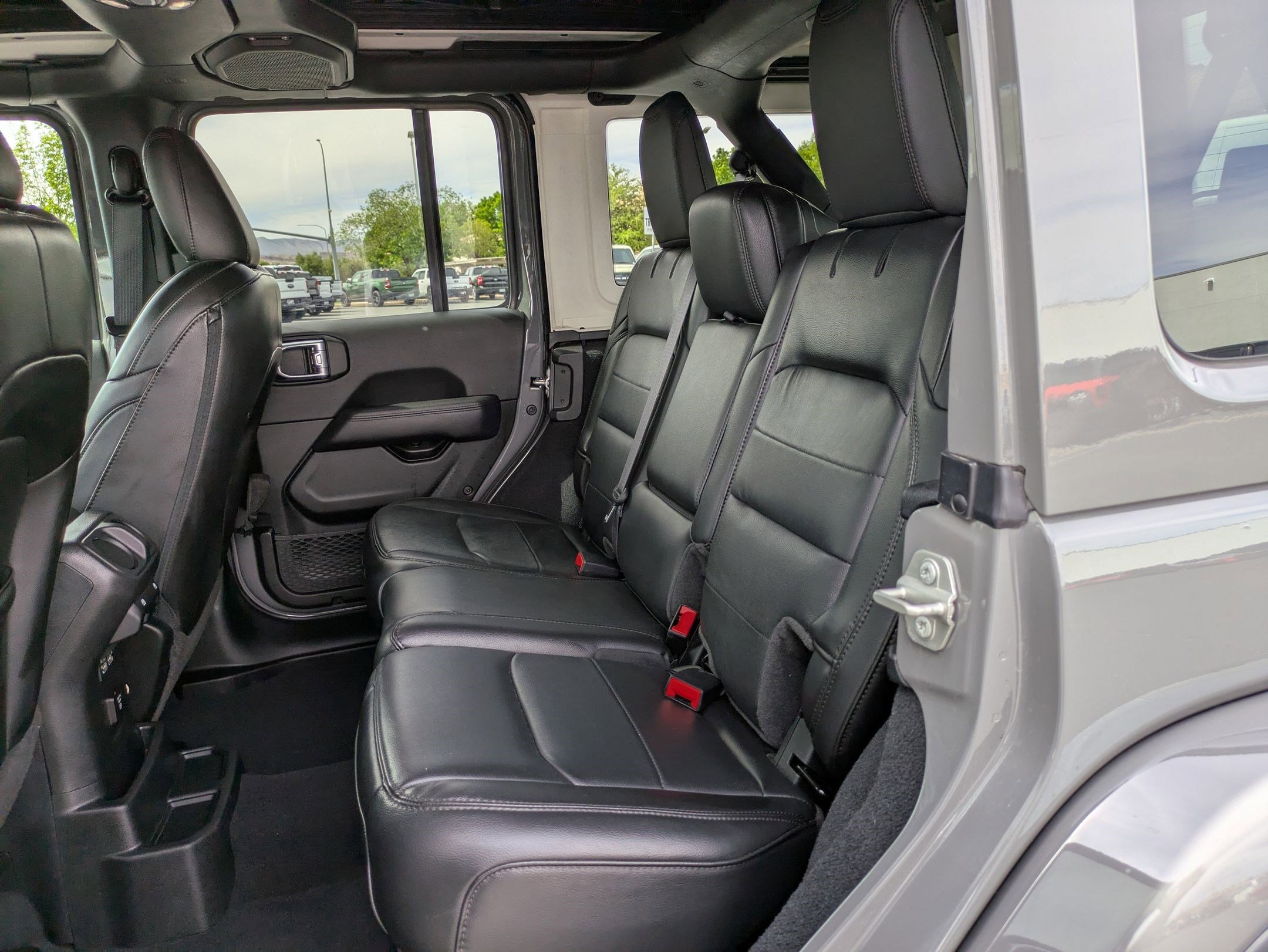 Used 2023 Jeep Wrangler Unlimited Sahara AWD/4WD image 27