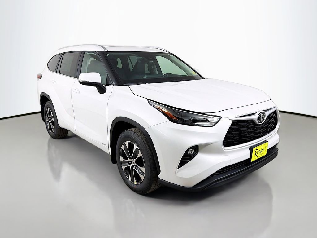 New 2026 Toyota Highlander XLE image 3