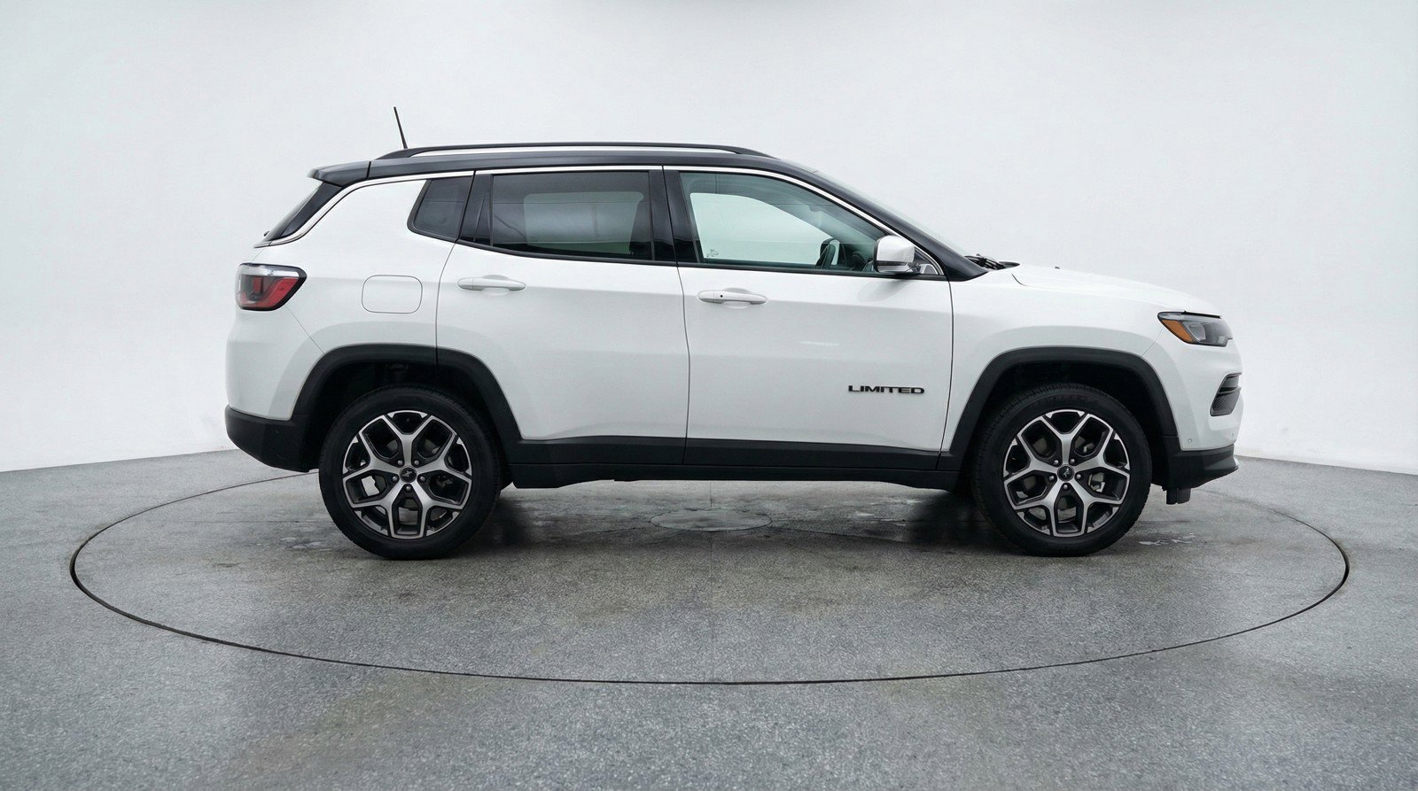 Used 2025 Jeep Compass Limited image 11