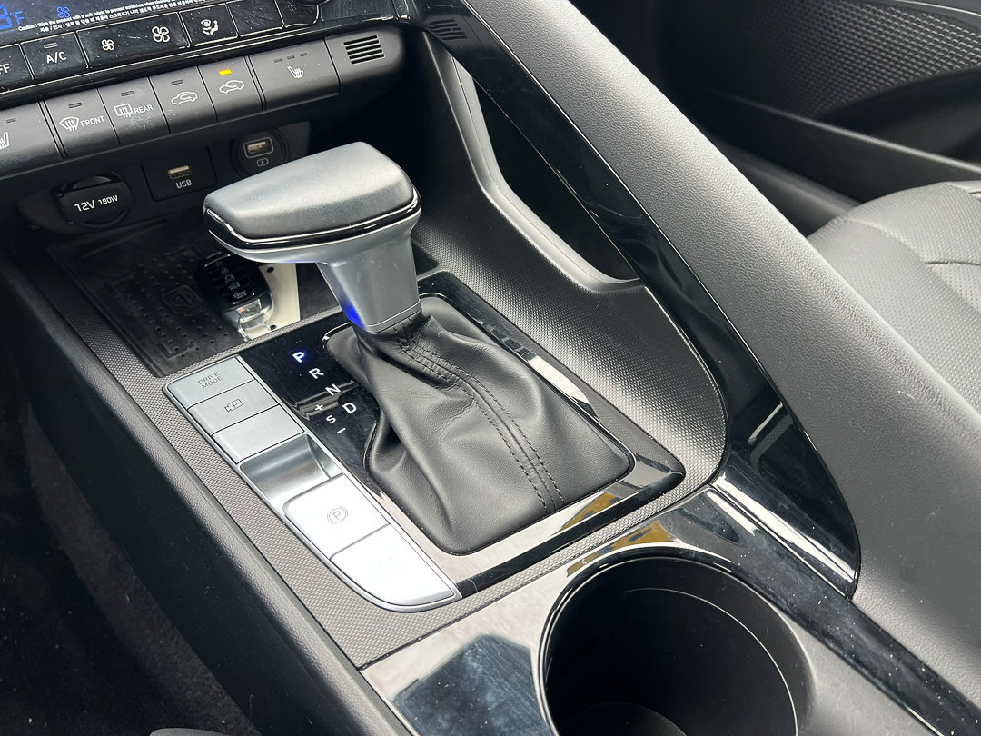 Used 2021 Hyundai Elantra Limited image 22