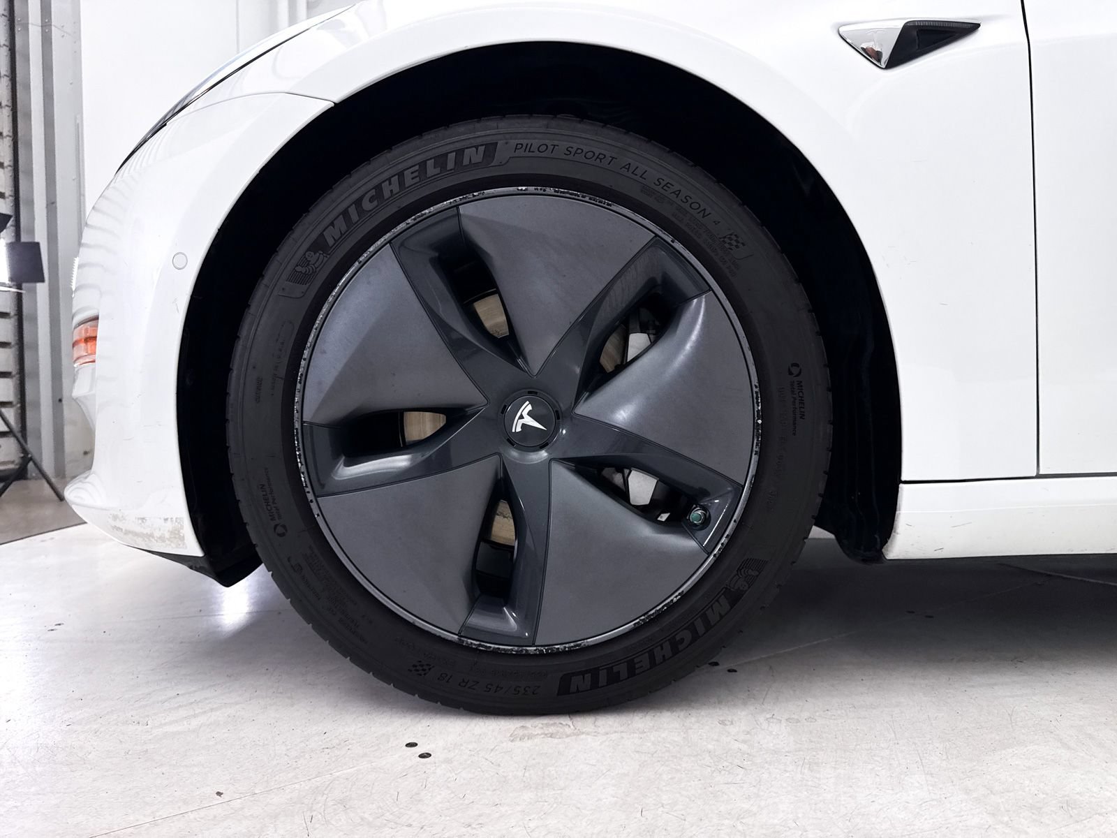 Used 2018 Tesla Model 3 Long Range RWD image 15