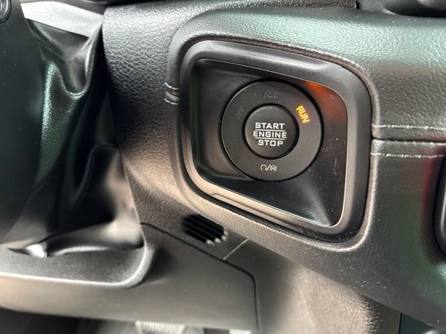 Used 2024 Jeep Gladiator Rubicon w/ Technology Group AWD/4WD image 33