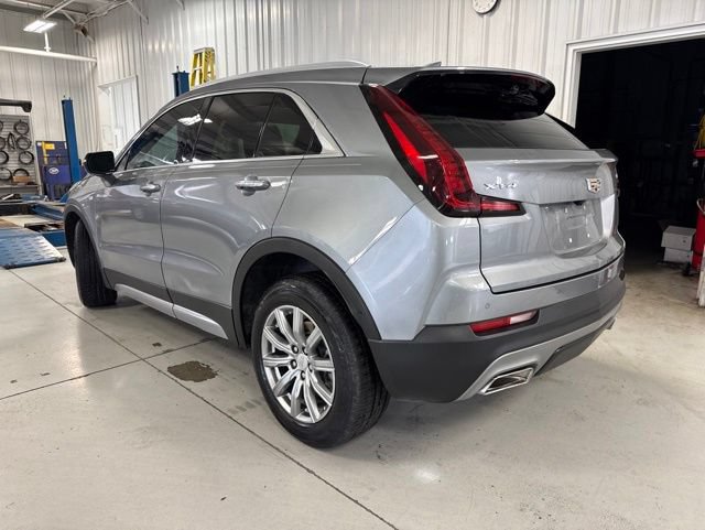 Used 2023 Cadillac XT4 Premium Luxury w/ Enhanced Visibility Package FWD image 9