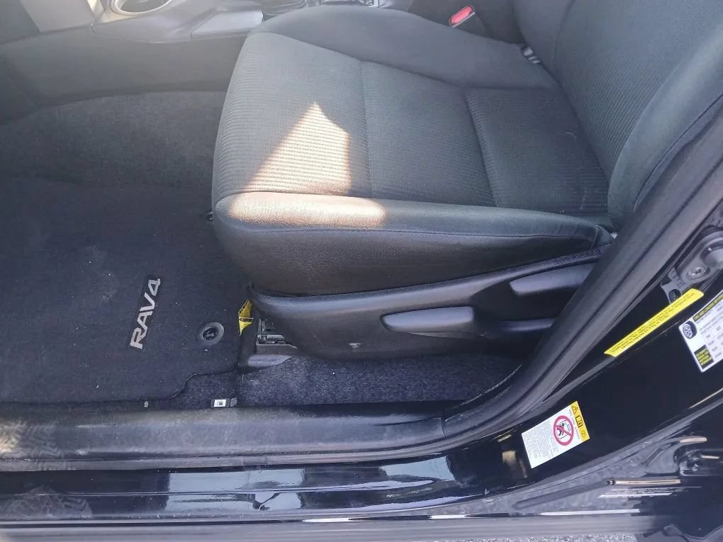 Used 2016 Toyota RAV4 LE FWD image 9