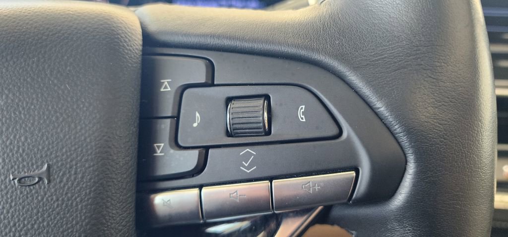 Used 2024 Cadillac Escalade ESV Premium Luxury w/ LPO, Floor Liner Package AWD/4WD image 40