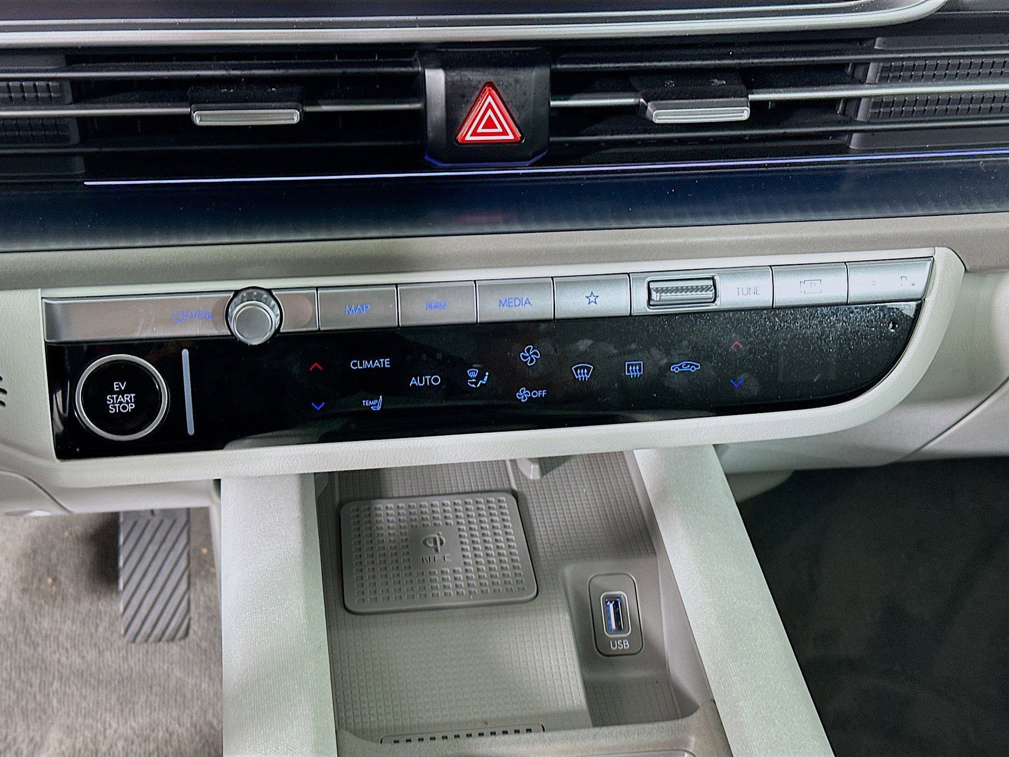 Used 2024 Hyundai Ioniq 6 SEL image 24