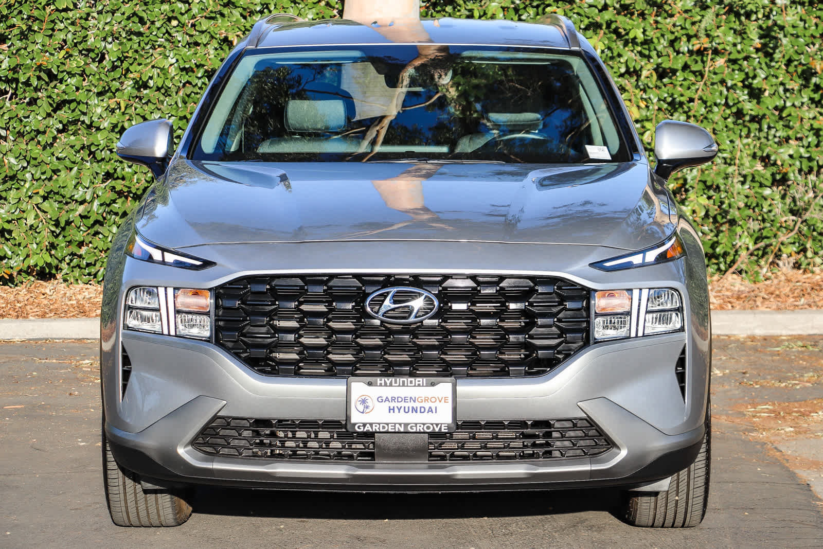 Used 2023 Hyundai Santa Fe SEL FWD image 2