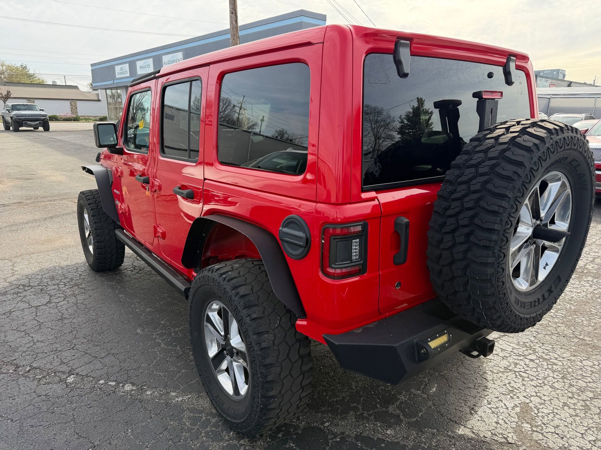 Used 2018 Jeep Wrangler Unlimited Sahara image 9